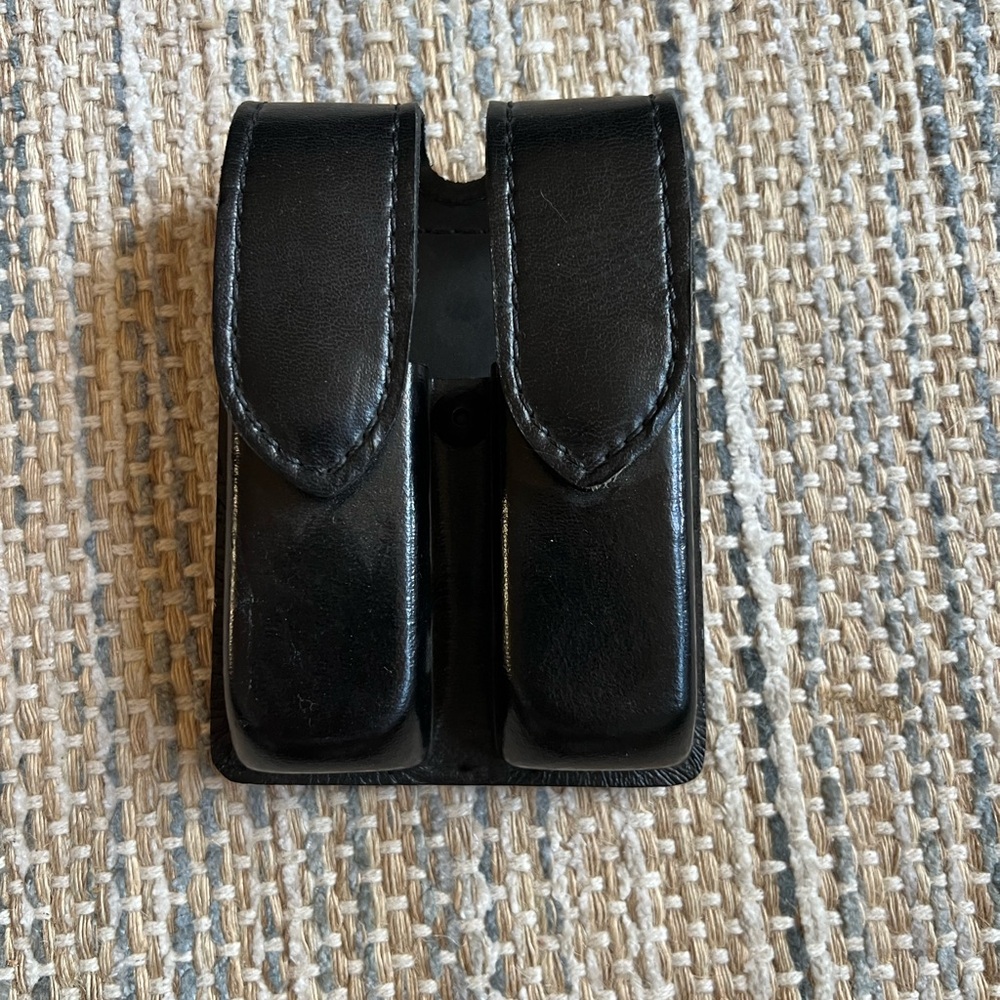 Black Double Pouch Leather Belt Case